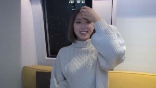 小清新正妹主播自慰棒插逼逼~往下一看白虎逼逼更吸引人~