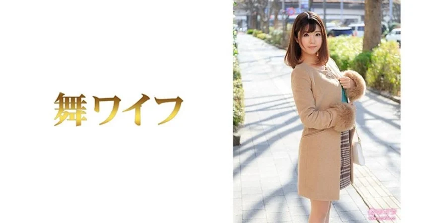 和火辣的金发继母在厨房3P！无法抵抗我性幻想的继母